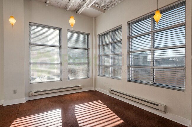 Foto del edificio - LOWER PRICE!  CATS ALLOWED!!