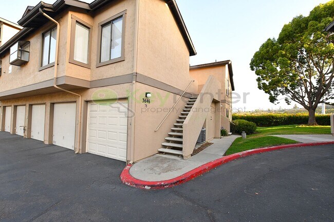 Foto del edificio - La Mesa | Rancho San Diego | End unit Cond...