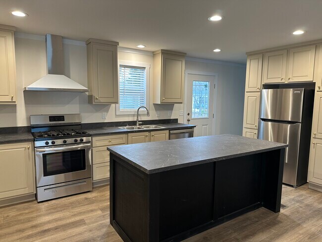 Building Photo - 439 Laurel Oak Ln