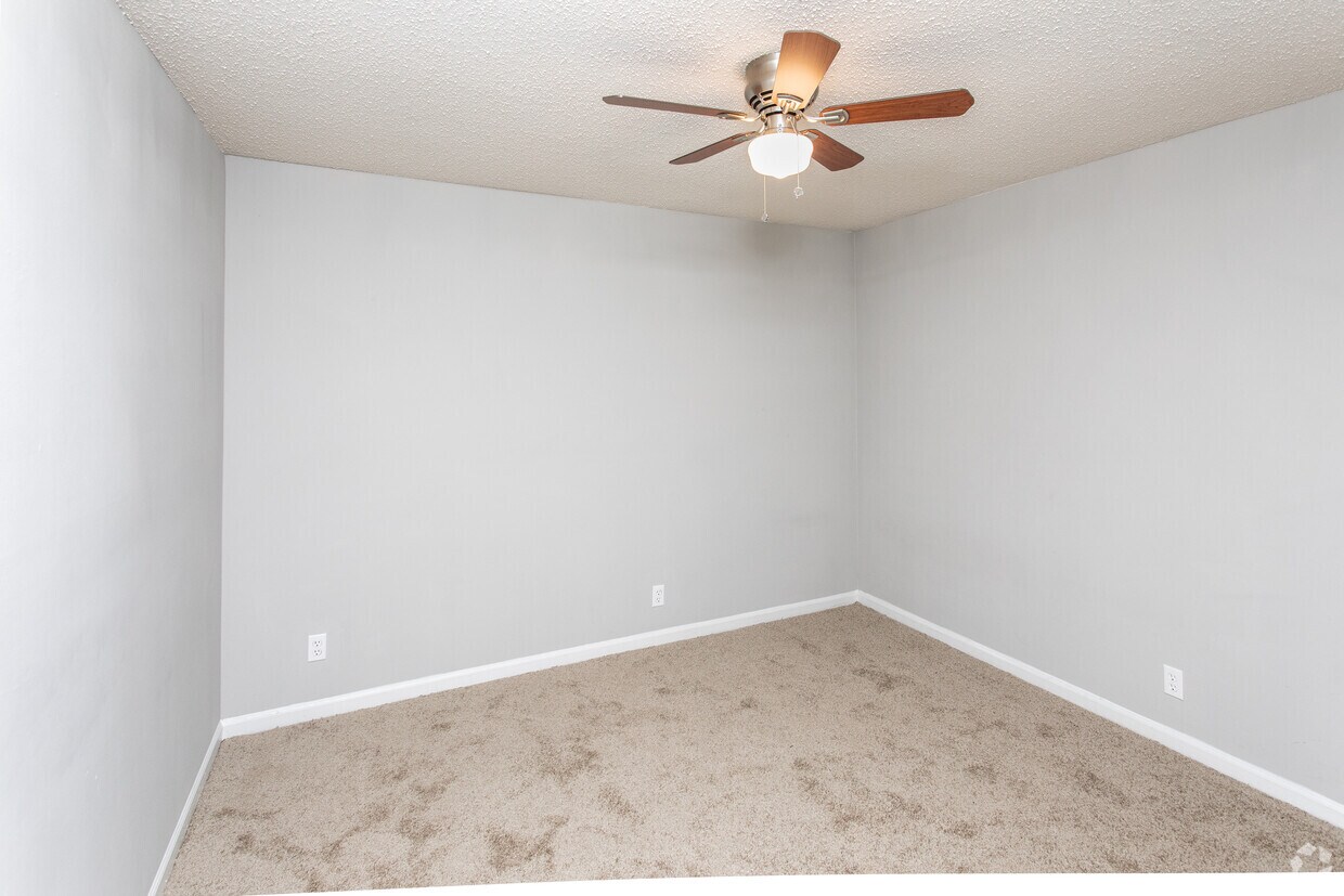 Candler Village Apartments in Decatur, GA