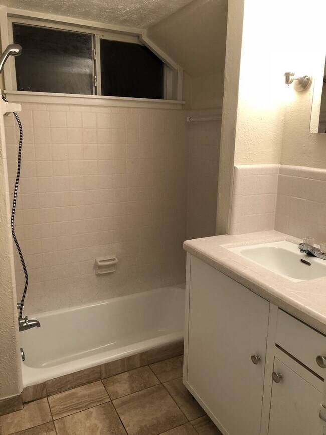 Foto del edificio - 3 br, 2 bath House - 6073 Edgewater Dr