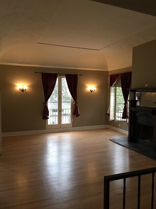 Living room/high ceilings - 132 Gaviota Ave