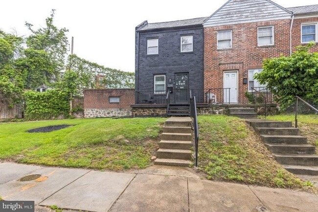 Building Photo - 3310 Elbert St