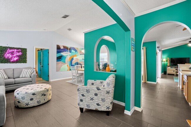 Foto del edificio - BEAUTIFUL 4/2/2 POOL HOME!