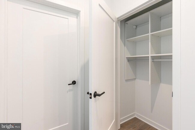 Foto del edificio - 3120 W Jefferson St