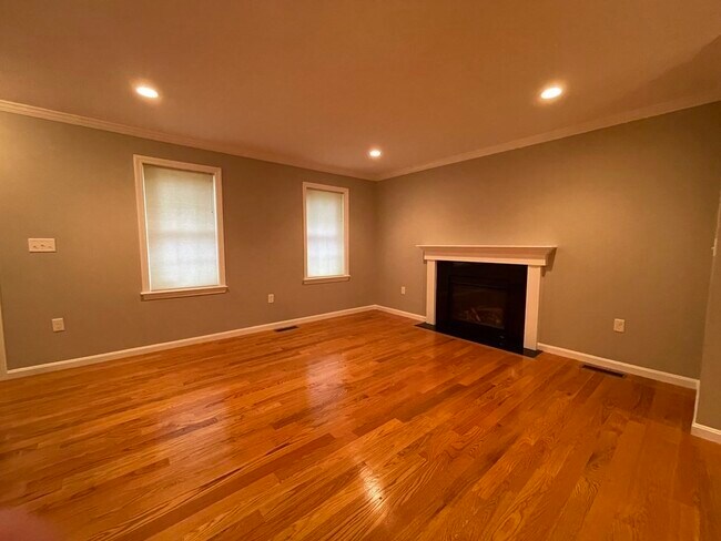 Building Photo - 53 Brewster Rd