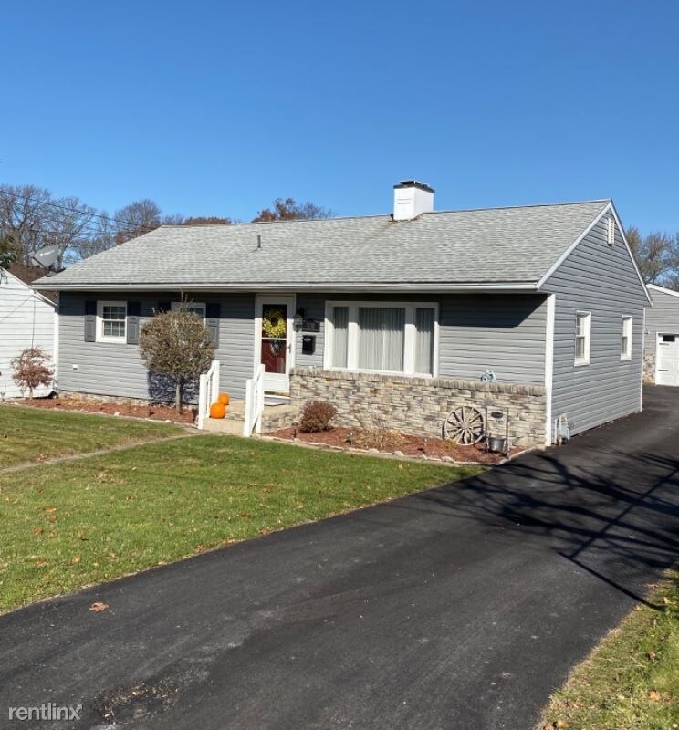 Primary Photo - 3 br, 1 bath House - 300 Cinema Dr