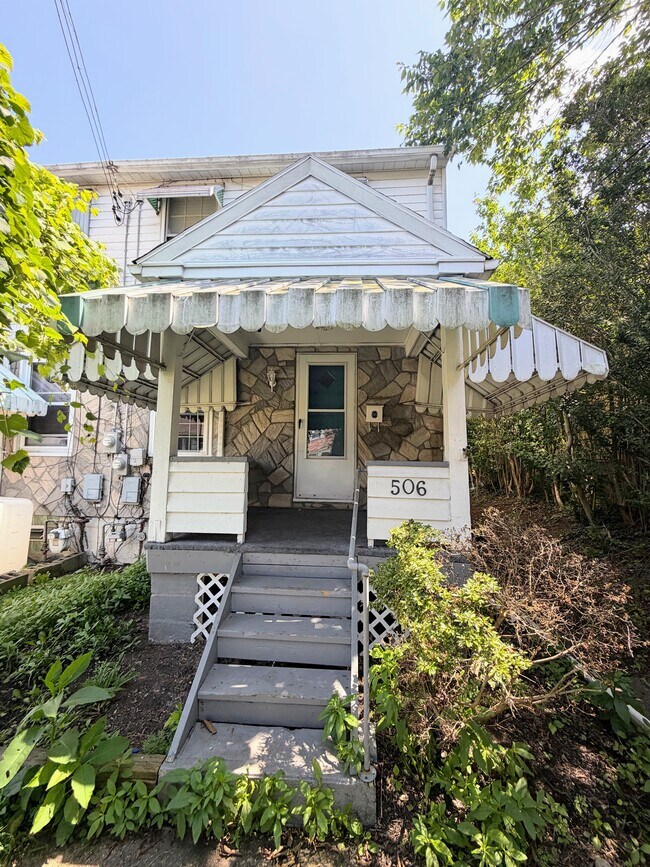 Building Photo - 506 Farnsworth Ave