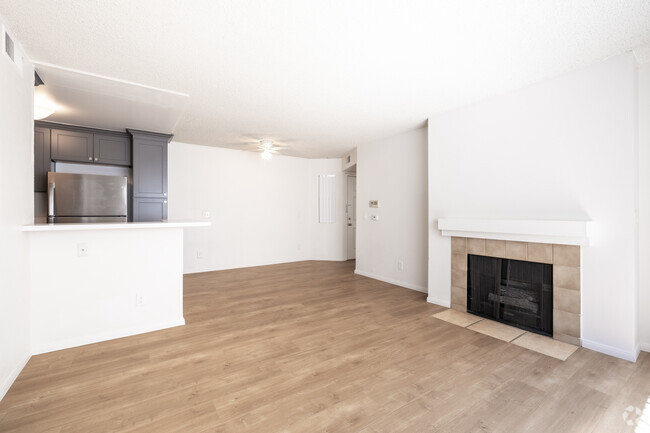 2BR, 2BA - 1,000SF - Living Room - 22415 Del Valle St