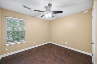 Building Photo - 9 E Willowood Ct