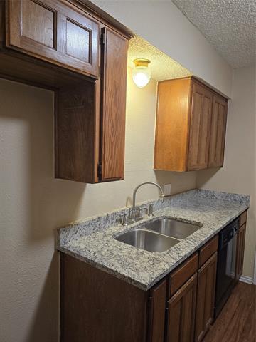 Building Photo - 1122 Brady Dr