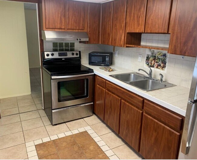 Foto del edificio - 1309 Lakeview Rd