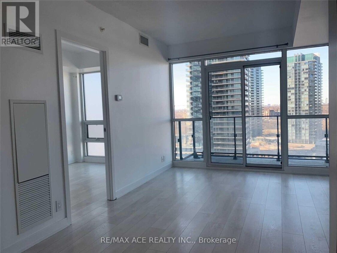 Photo principale - 2200-2200 Lake Shore Blvd W