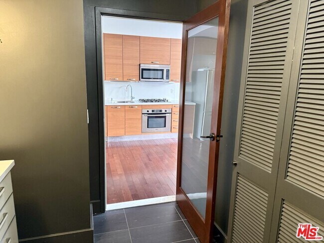 Foto del edificio - 460 S Spring St