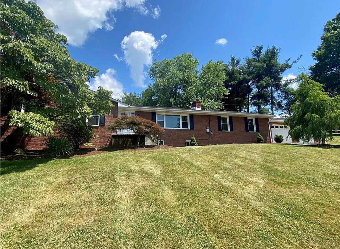 Primary Photo - Washington - 3 Bedroom 1 Bathroom - Update...