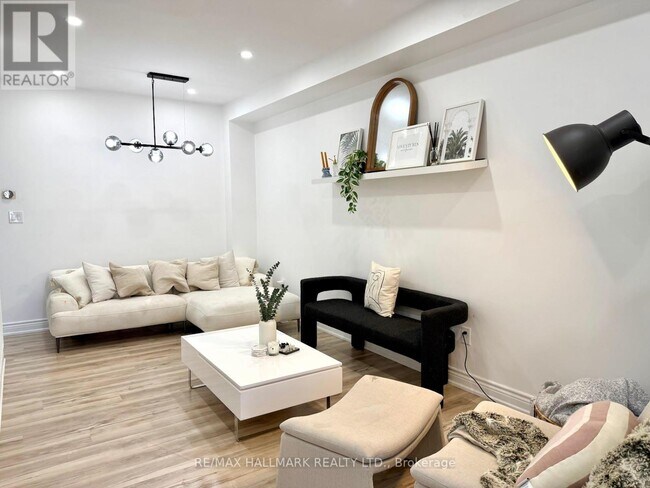Photo du bâtiment - 63 Chartway Blvd