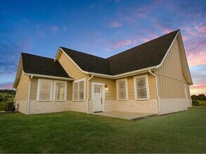 Building Photo - 140 Birch Crk Ln