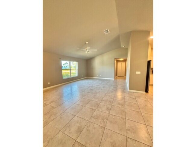 Building Photo - Annual 3 Bed/2 Bath Home-SE Cape Coral