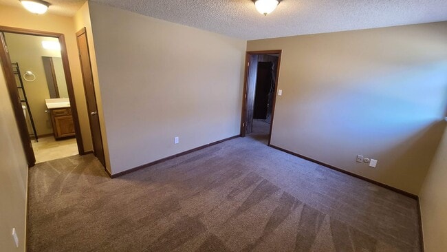 Building Photo - 1016 SE 7th Terrace