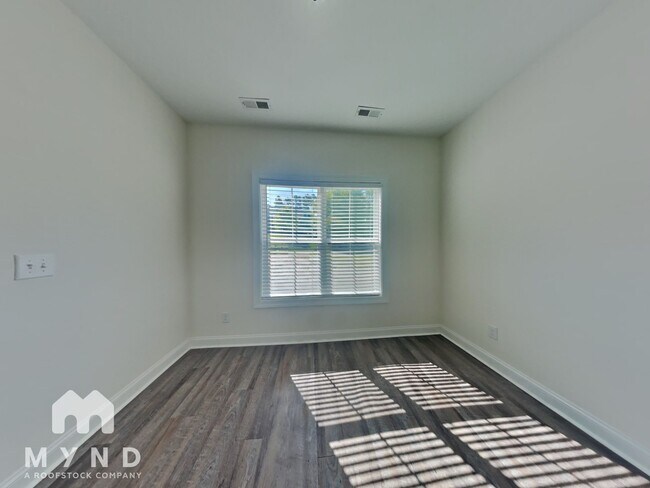 Foto del edificio - 243 Brook Ave SE