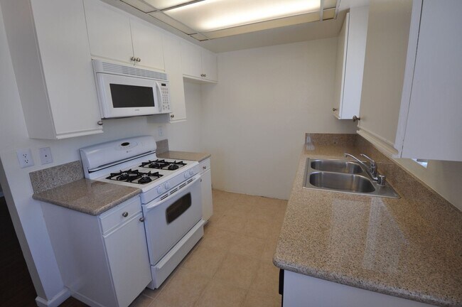 Building Photo - 5002 Tujunga Ave