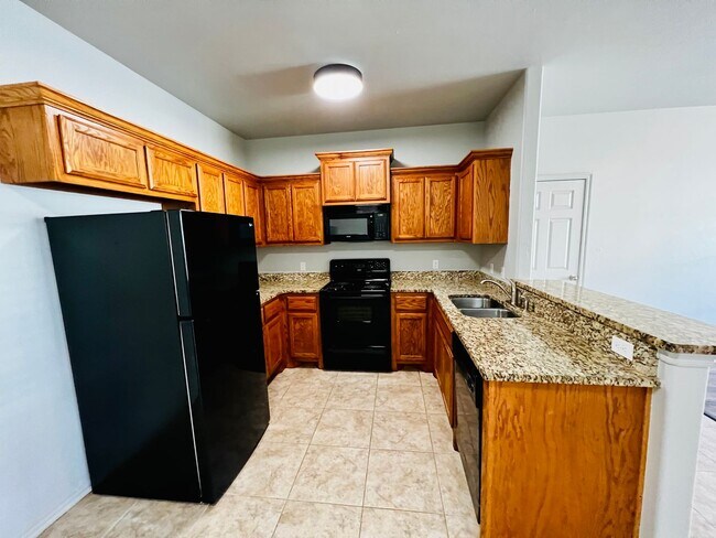Foto del edificio - Charming 3BD 2BA Duplex in Yukon, The Gardens @ Chisholm Creek!!