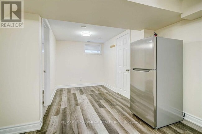 Building Photo - 42 Madron Cres