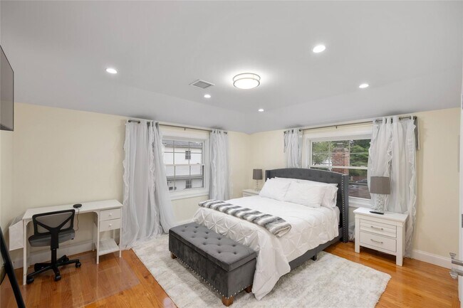 Foto del edificio - 230-09 Edgewood Ave