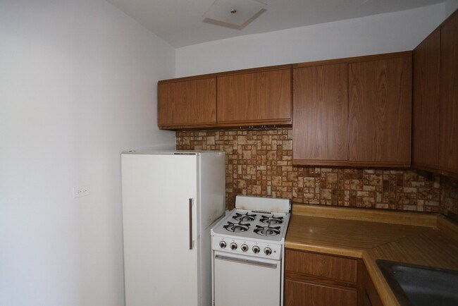 Foto del edificio - 629 W Belmont Ave