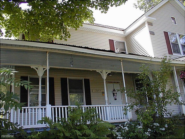 Building Photo - 397 Main Rd