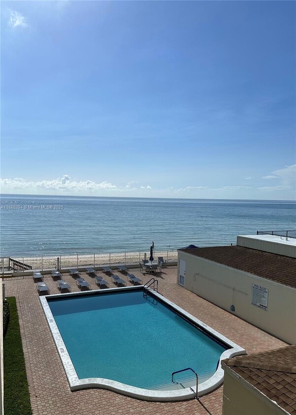 Primary Photo - 3540 S Ocean Blvd