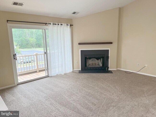 Building Photo - 402 Bedford Ct