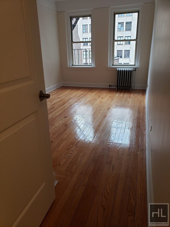 Foto del edificio - EAST 10 STREET