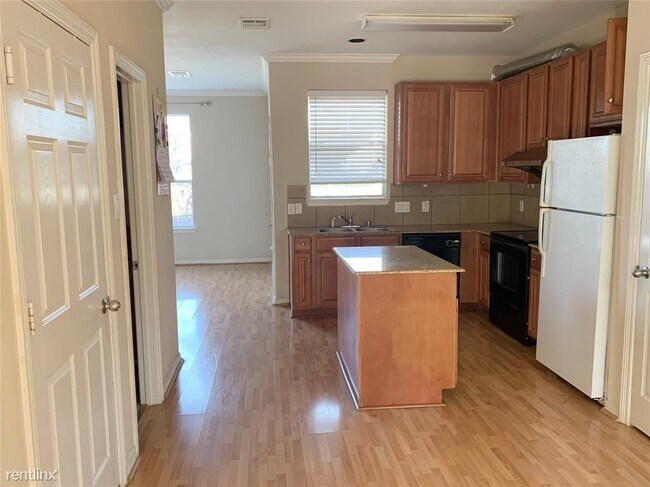 Building Photo - 3 br, 2 bath House - 21011 Sun Creek Dr