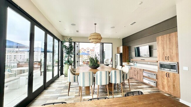 Foto del edificio - 355 N Cleveland St