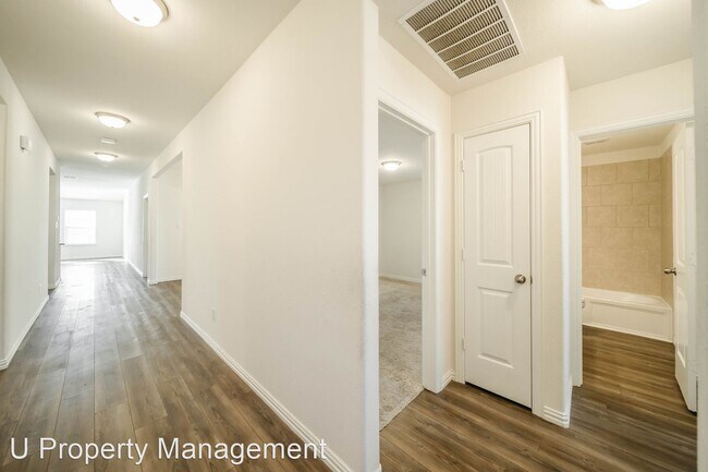 Building Photo - 1215 Chapel Hill Dr