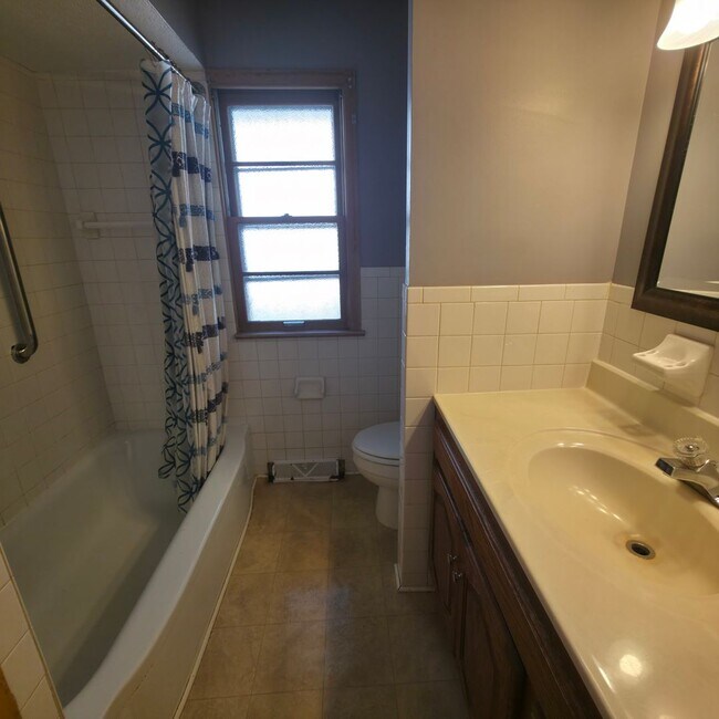 Foto del edificio - Parma 3-Bedroom Single-Family - Available ...