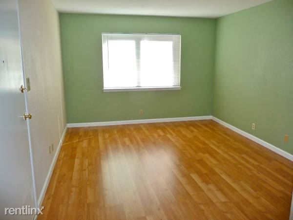 Building Photo - 592 59th St