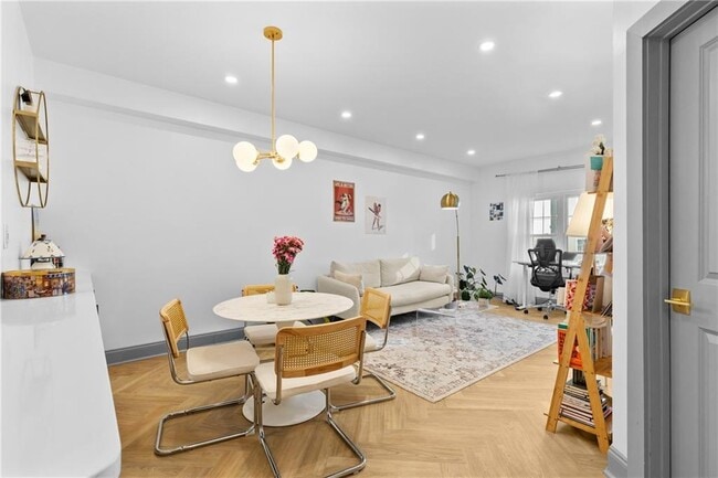 Building Photo - 1074 Peachtree Walk NE