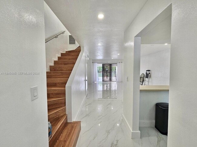 Building Photo - 0000 00000