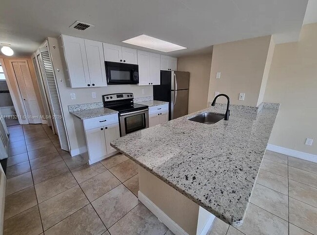Building Photo - 2474 Sweetwater Club Cir