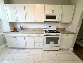 Building Photo - 37 2nd Ave