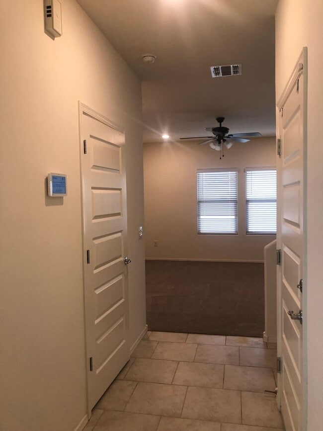 Foto del edificio - 3 bedroom, 2 bath with 2 car garage