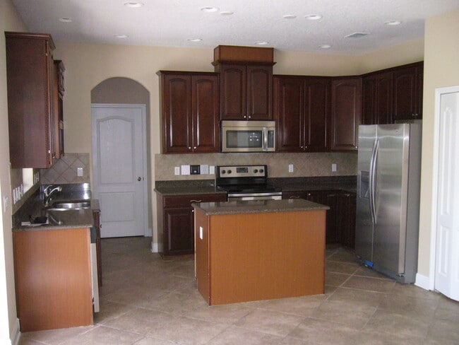 Photo - 4 Bedroom/2.5 Bath next to Lake in Winderm... House