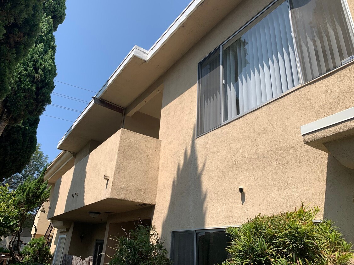 Building Photo - 3560 S Centinela Ave
