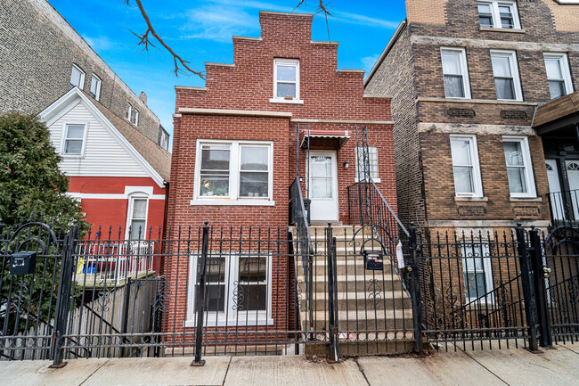 Building Photo - 2127 W 21st Pl