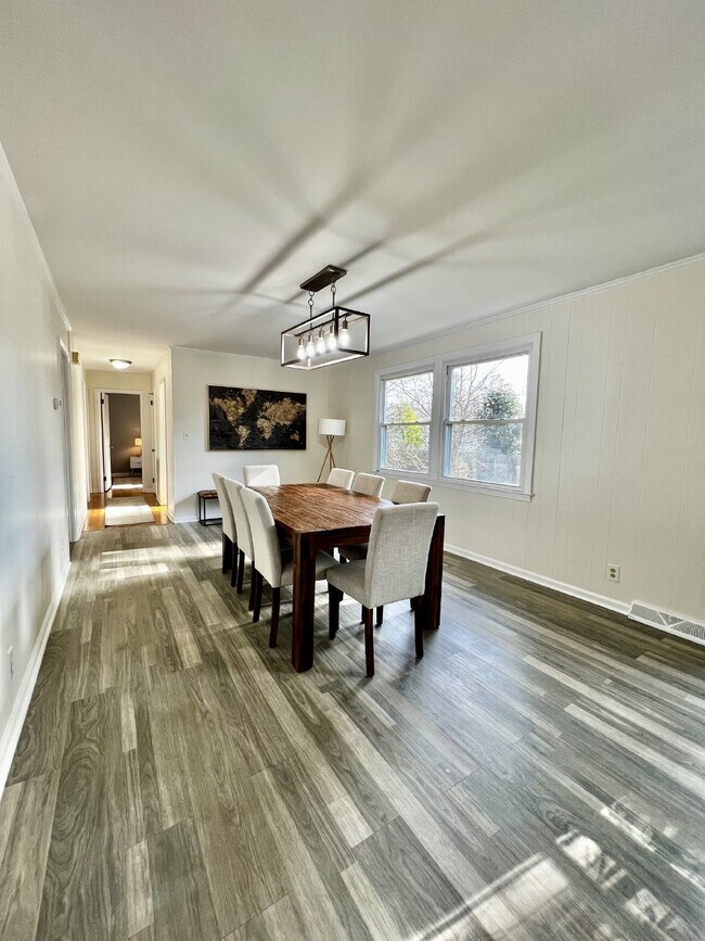 Building Photo - 68 DURRETT DR. FIRST TWO WEEKS FREE! Disco...