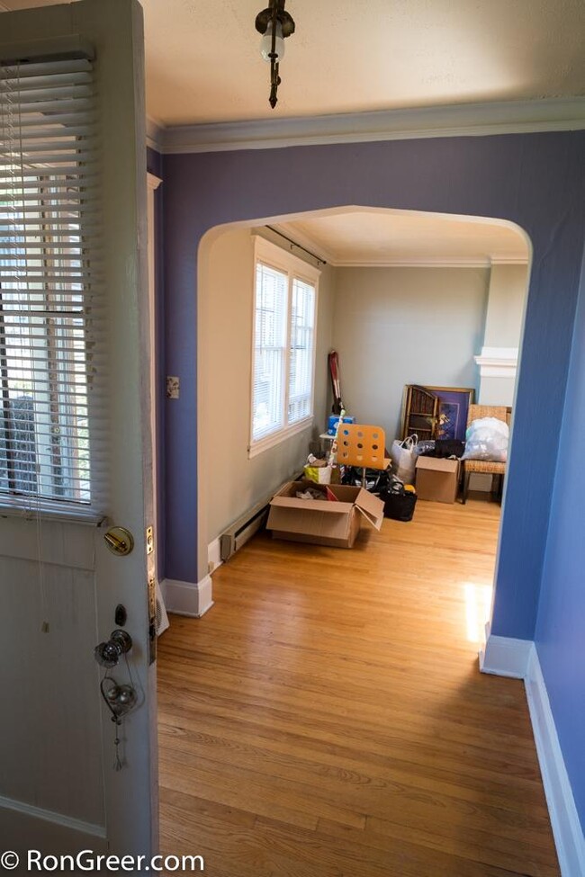 Building Photo - 1 bedroom in Seattle WA 98116