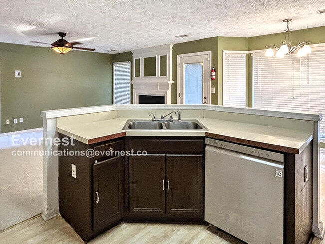 Building Photo - 4010 Birchwood Cove