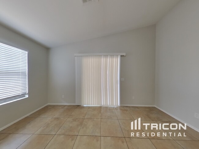 Building Photo - 3426 W Wayland Dr